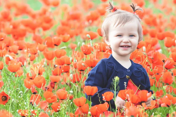 Funny child holding a balloon outdoor at poppy field — Stock Photo, Image