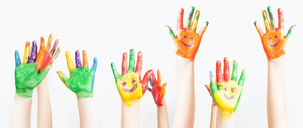 Beaucoup de mains peintes levées, Journée de l'enfant — Photo