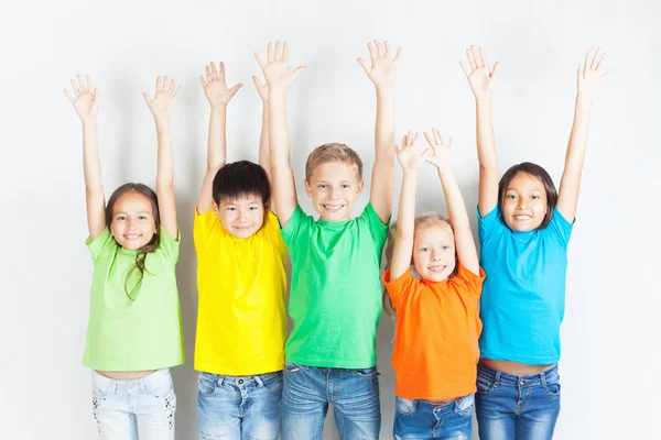 Grupo de niños divertidos multirraciales — Foto de Stock