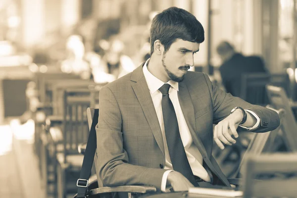 Handsome man looking time at watch — Stock Photo, Image