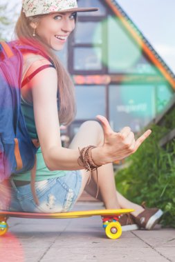 Harika kaykaycı kız kaykay skatepark açık ile