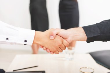 iki İşadamlarından başarılı el sıkışma