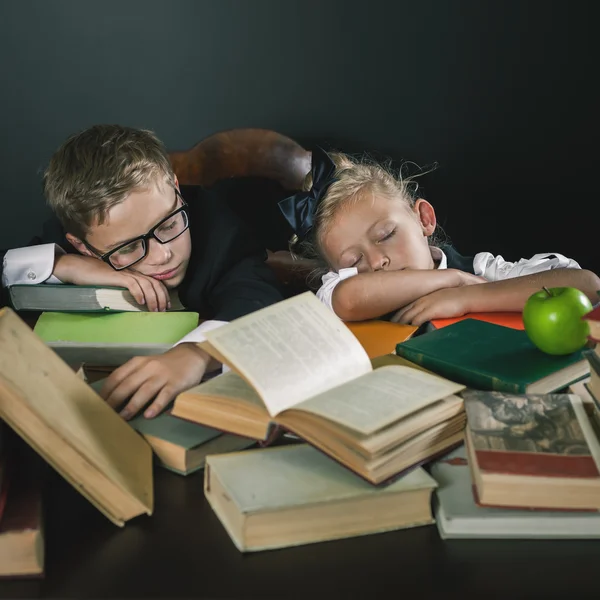 Motywować dziecko do nauki nudny przedmiot — Zdjęcie stockowe