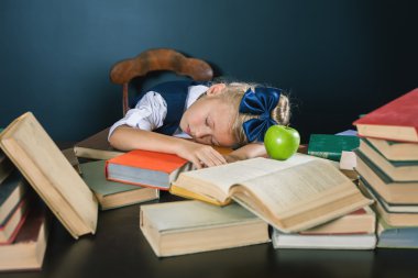 Çocuğunuzun sıkıcı bir konu çalışmaya motive