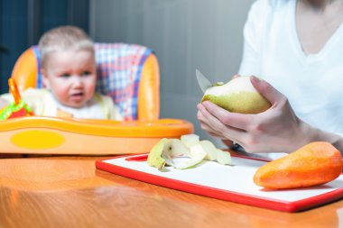 Pişirme anne ve bebek meyve ve sebze beslemeleri