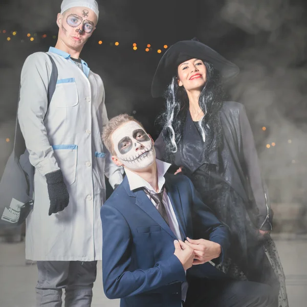 Halloween maskeraddräkt av häxa, läkare och Jack — Stockfoto