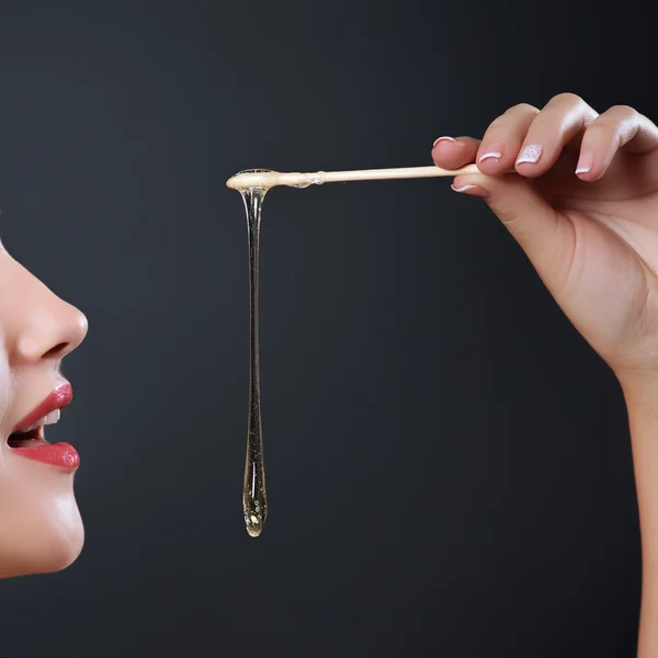 Sugaring epilasyon Cilt Bakımı yüz yakın sıvı şekerle
