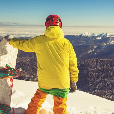 Kış sporları için macera. Snowboard kız