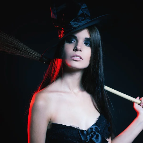 Belle femme comme une sorcière. La mode. Costumes Halloween — Photo