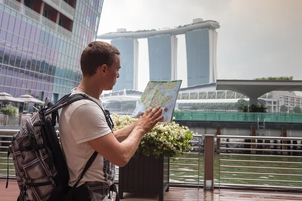 Tourist adventure with map — Stock Photo, Image