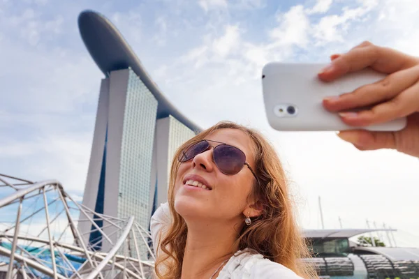 Young woman taking pictures of her self — Stock Photo, Image