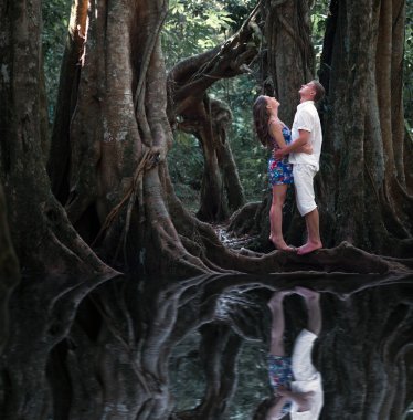 wedding couple in forest