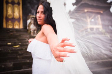 Gelin düğün peçe ile