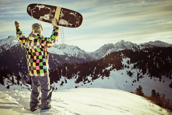 Sport man in snowy mountains at sunset — Stock Photo, Image