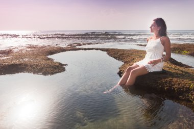 genç kız su dinlenme