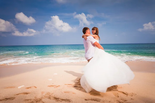 Hochzeitspaar hat gerade geheiratet — Stockfoto