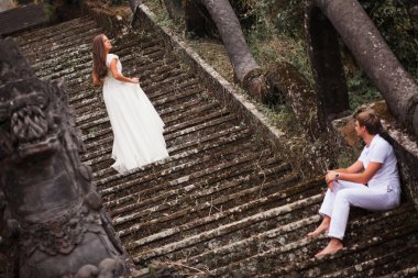 Retro mistik otelden sıradışı çift fotoğrafı