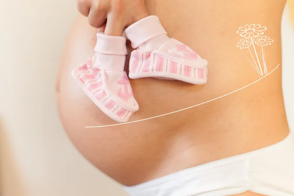 Mulher grávida com conceito de bebê ambulante — Fotografia de Stock