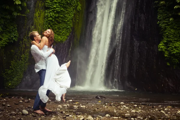 Pareja viaja a Bali —  Fotos de Stock