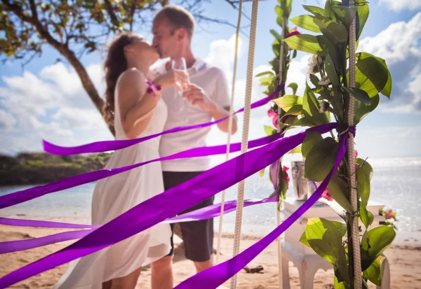 Giro sposa su un'altalena — Foto Stock