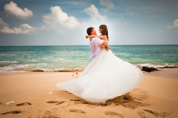 Casamento casal acaba de se casar — Fotografia de Stock