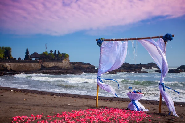 Arco de casamento na praia — Fotografia de Stock