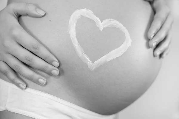 Mulher grávida com conceito de amor — Fotografia de Stock