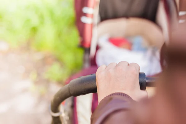 Latar belakang kereta bayi di luar — Stok Foto