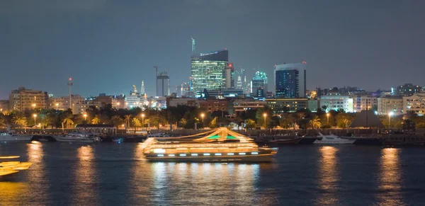 Evening boat trip on the canal with lots of lights, Dubai. — Stock Photo, Image