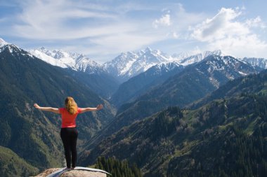Surya Namaskara - Sun Salutation Hatha y ortak dizisidir
