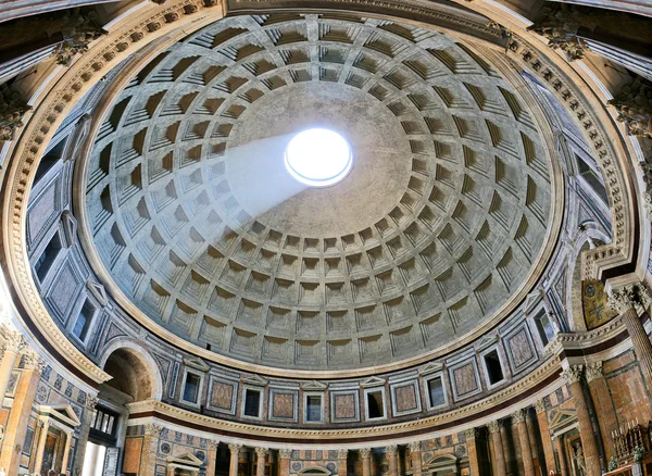 Antigua obra maestra arquitectónica del Panteón en Roma, Italia — Foto de Stock