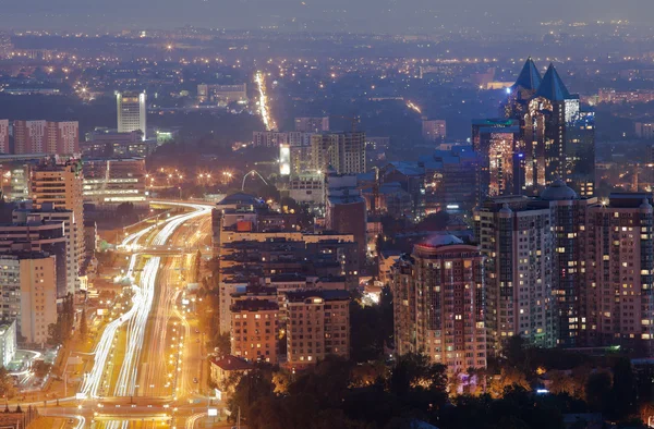 Cidade noturna de almaty — Fotografia de Stock