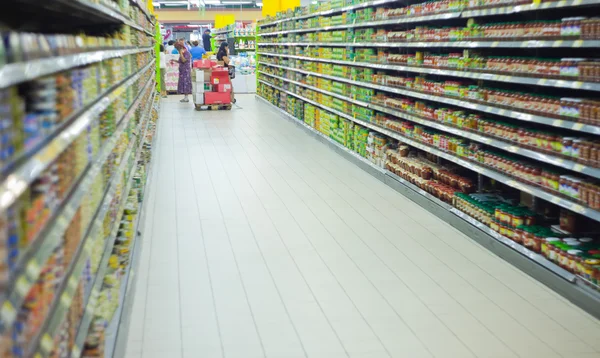 Prateleira no supermercado — Fotografia de Stock