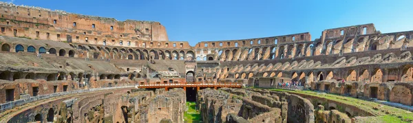Знаменитий Колізей в Римі. — стокове фото