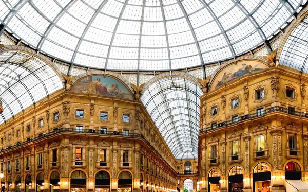 Einkaufsgalerie in Mailand Stockbild
