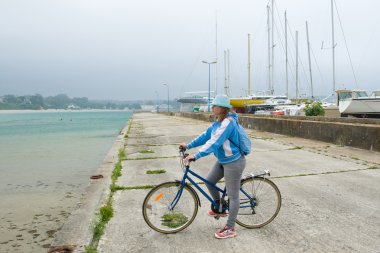 Bisikletçi pier girl on.