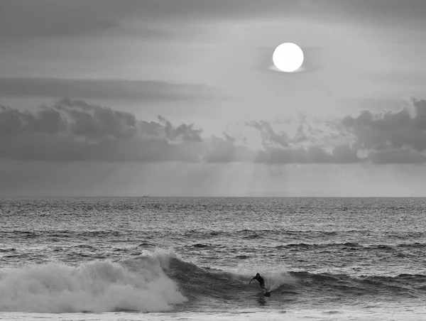 Surfer on Ocean Wave in Bali, Indonesia — Stock Photo, Image