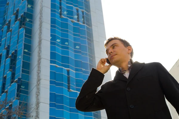 Successful businessman talking on mobile phone — Stock Photo, Image