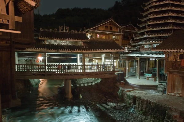 Zhao Xing Dong χωριό αρχιτεκτονική τη νύχτα — Φωτογραφία Αρχείου