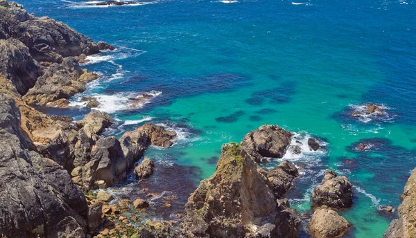 Rock cliffs on the background of the sea. Bretagne, France. — Stock Photo, Image