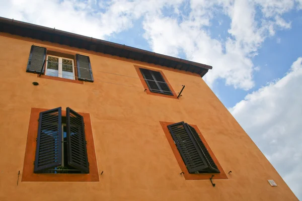 Okna s okenicemi, Siena. Stock Obrázky
