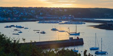 Gün batımında, Fransa Cameret sur Mer.