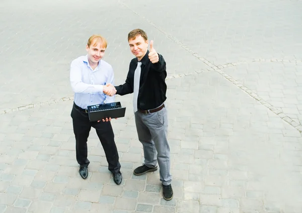 A business partners concluded a bargain on the street — Stock Photo, Image