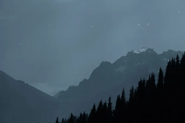 Pohoří Alp v noci. — Stock fotografie