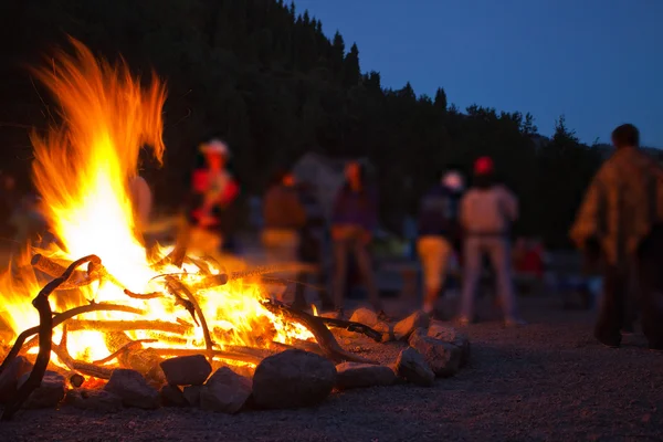 Campfire in the mountains. — Stock Photo, Image