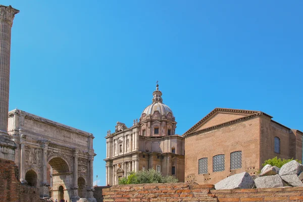 De berömda ruinerna av Forum i Rom. — Stockfoto