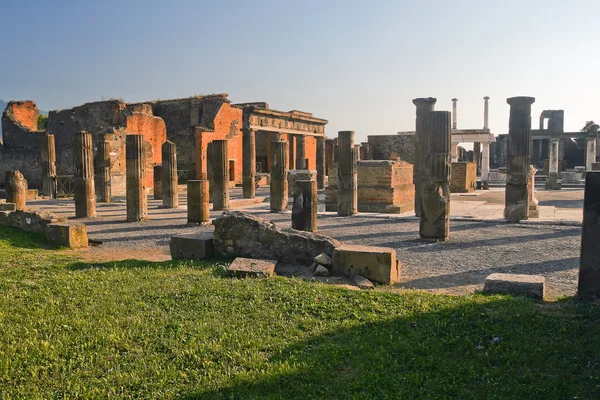 Ruinerna av forumet i Pompeji. — Stockfoto