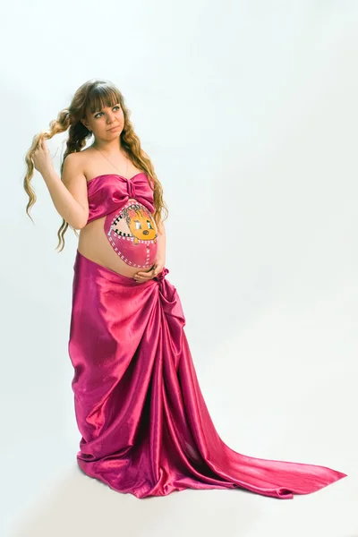 Donna incinta su sfondo bianco. — Foto Stock