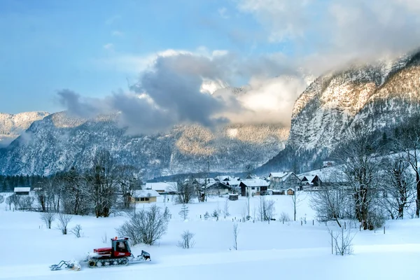Холодная и снежная зима в горной Австрии — стоковое фото
