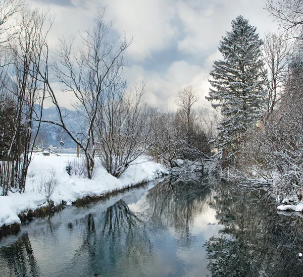 奥地利山区寒冷和多雪的冬天 — 图库照片